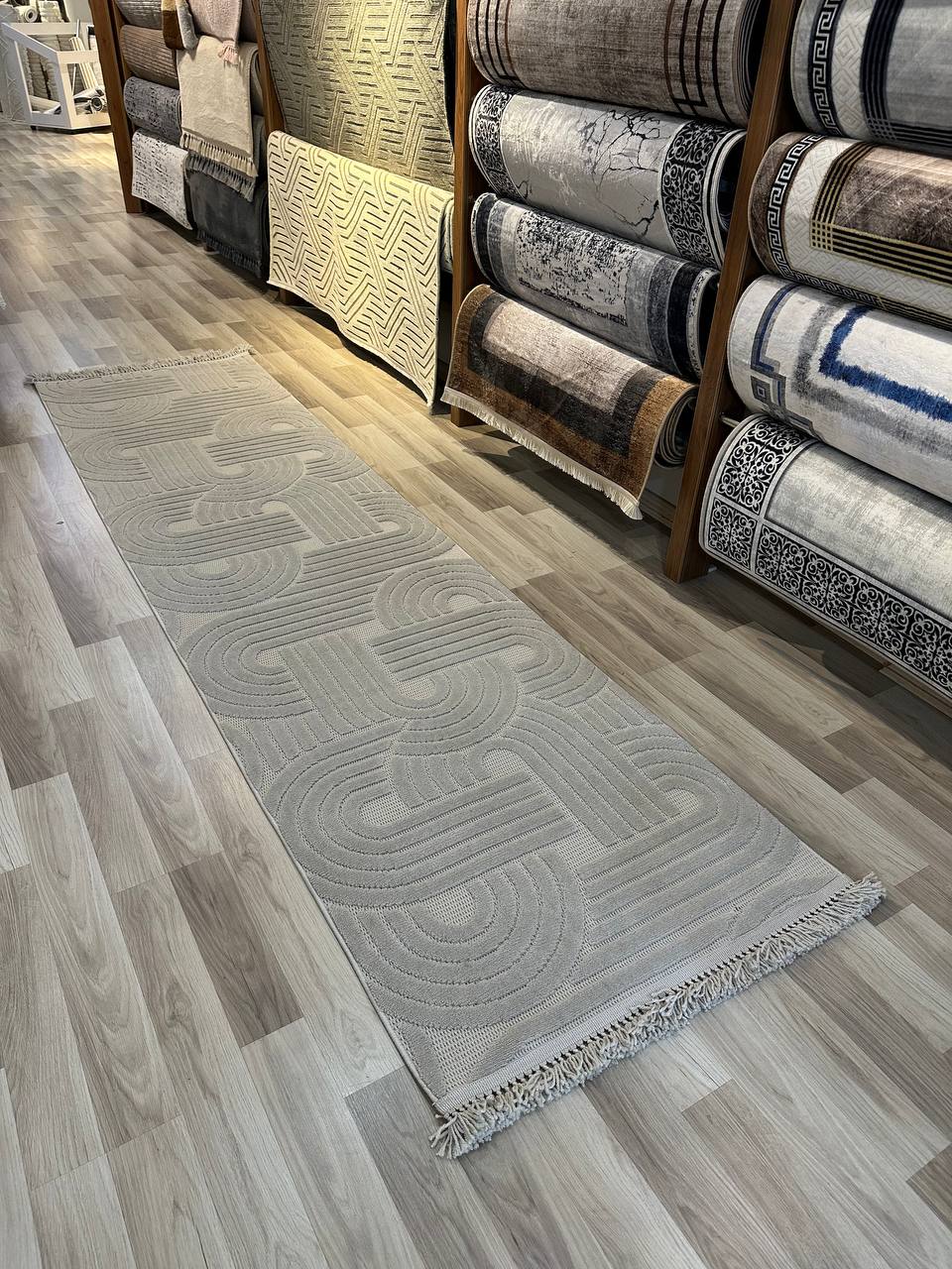 MİLAS C42 GRİ Kabartmalı Kaymaz Taban Modern Geometrik Desenli Salon Koridor Mutfak Halısı-KP