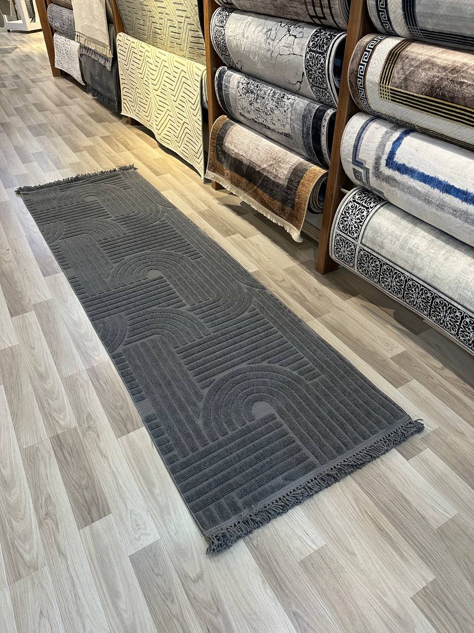 MİLAS C16 ANTRASİT Kabartmalı Kaymaz Taban Modern Geometrik Desenli Salon Koridor Mutfak Halısı-KP