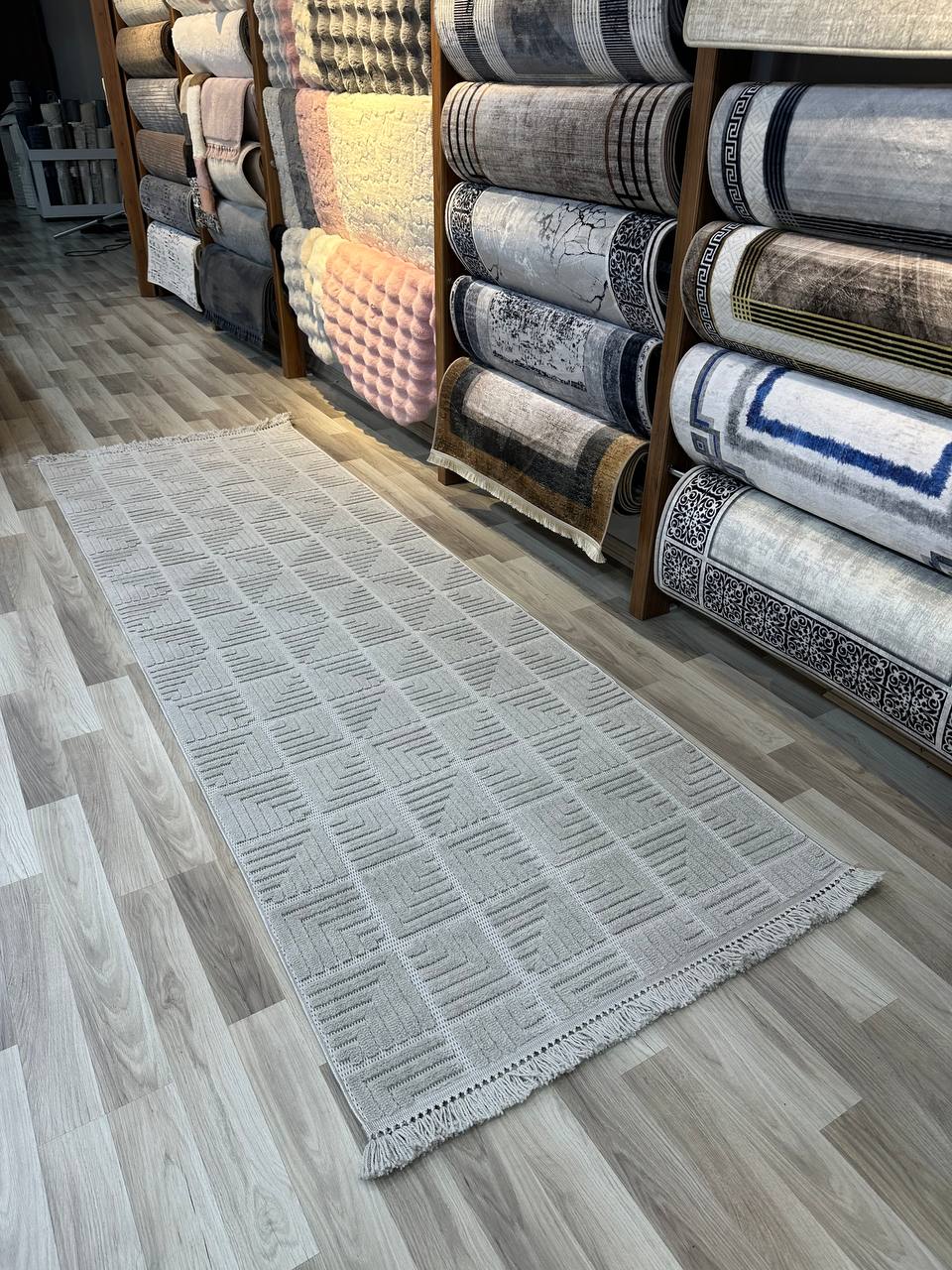 MİLAS KP-131 GRİ Kabartmalı Kaymaz Taban Modern Geometrik Desenli Salon Koridor Mutfak Halısı-KP