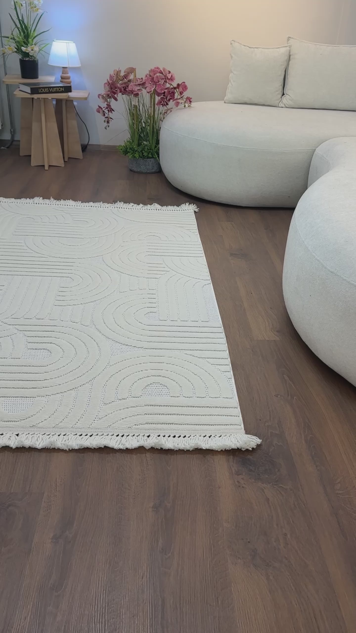 MİLAS C40-KREM Kabartmalı Kaymaz Taban Geometrik Desenli Salon Halısı