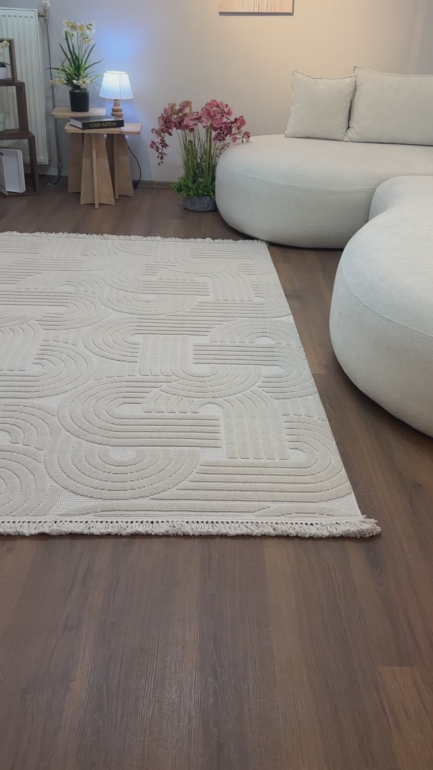MİLAS C41-BEJ Kabartmalı Kaymaz Taban Geometrik Desenli Salon Halısı