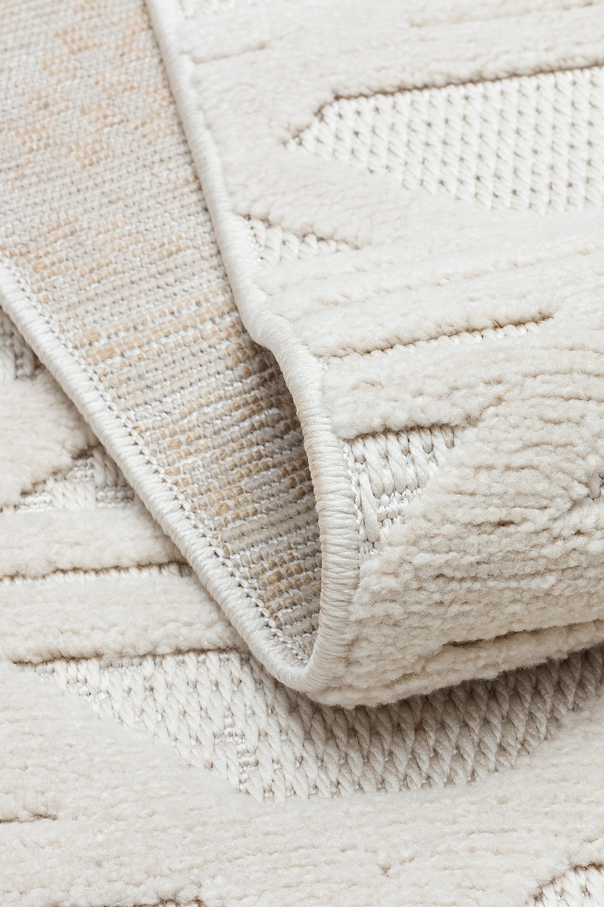 MİLAS C8-BEJ Kabartmalı Modern Geometrik Desenli Salon Koridor Mutfak Halısı