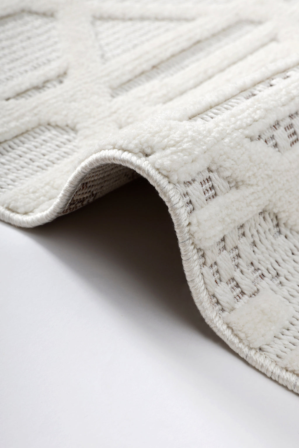 MİLAS C6-BEYAZ Kabartmalı Modern Geometrik Desenli Salon Koridor Mutfak Halısı