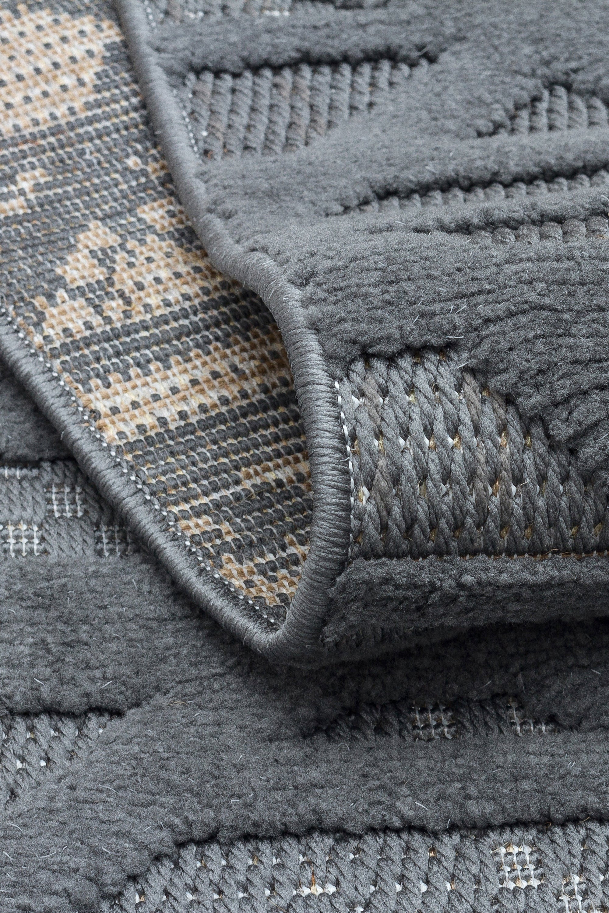 MİLAS C10-ANTRASİT Kabartmalı Modern Geometrik Desenli Salon Koridor Mutfak Halısı