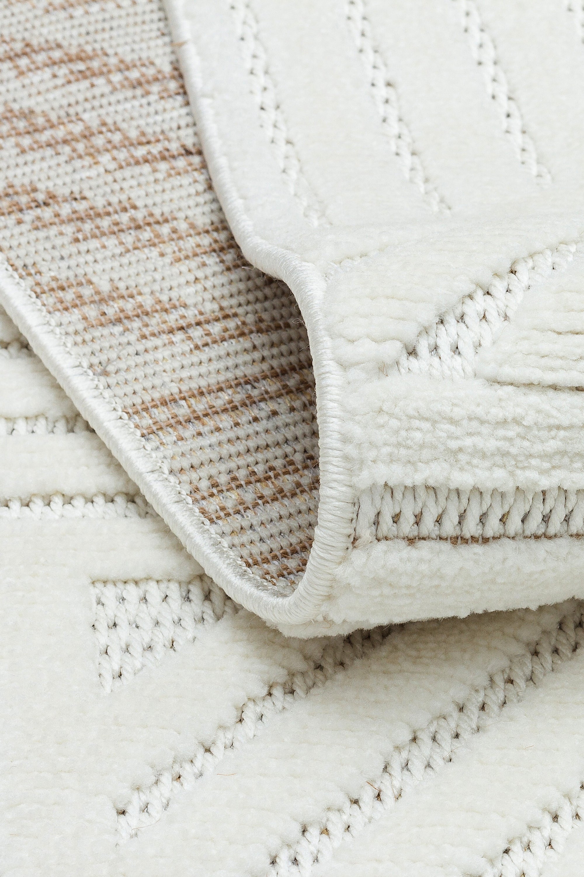 MİLAS C12-KREM Kabartmalı Modern Geometrik Desenli Salon Koridor Mutfak Halısı