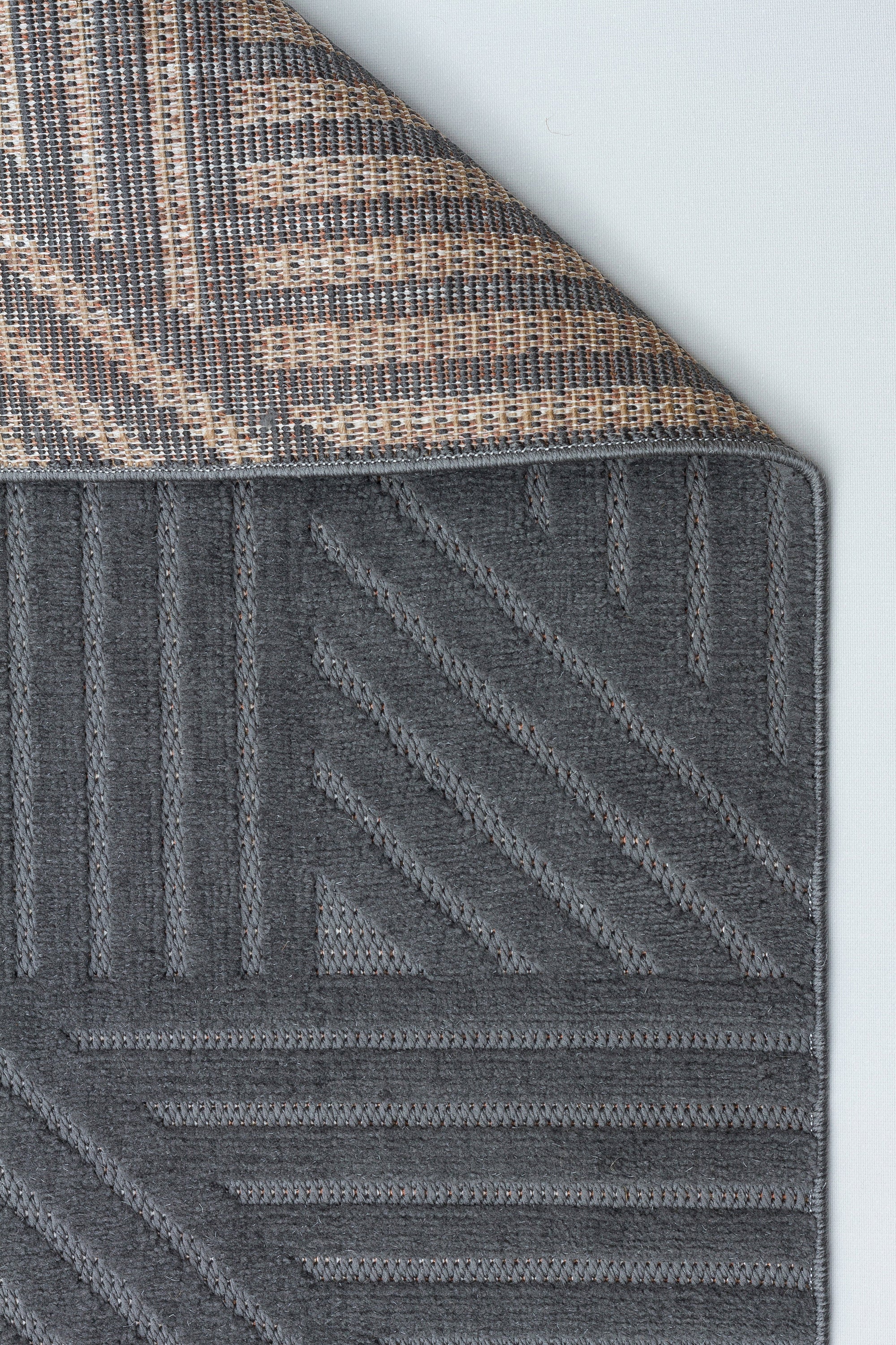 MİLAS C13-ANTRASİT Kabartmalı Modern Geometrik Desenli Salon Koridor Mutfak Halısı