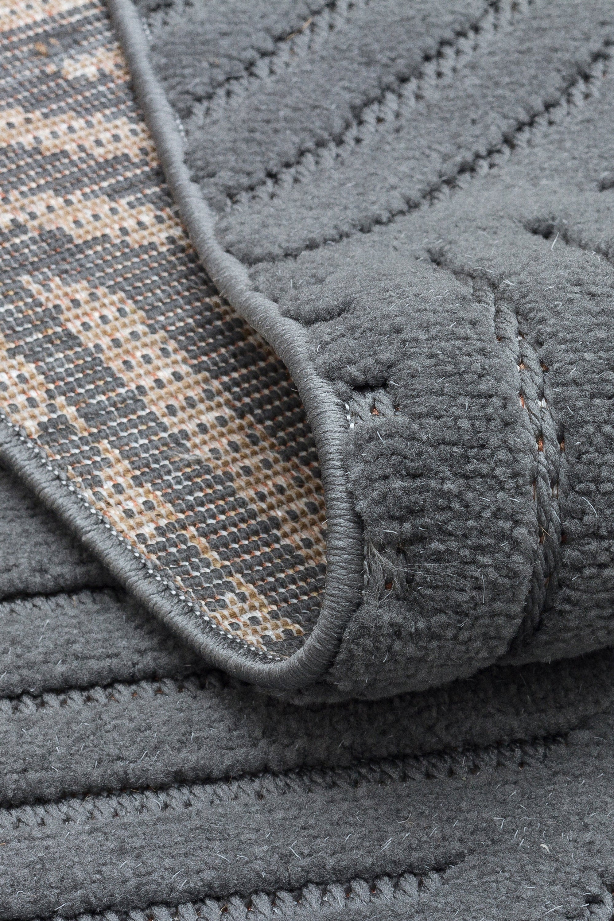 MİLAS C13-ANTRASİT Kabartmalı Modern Geometrik Desenli Salon Koridor Mutfak Halısı