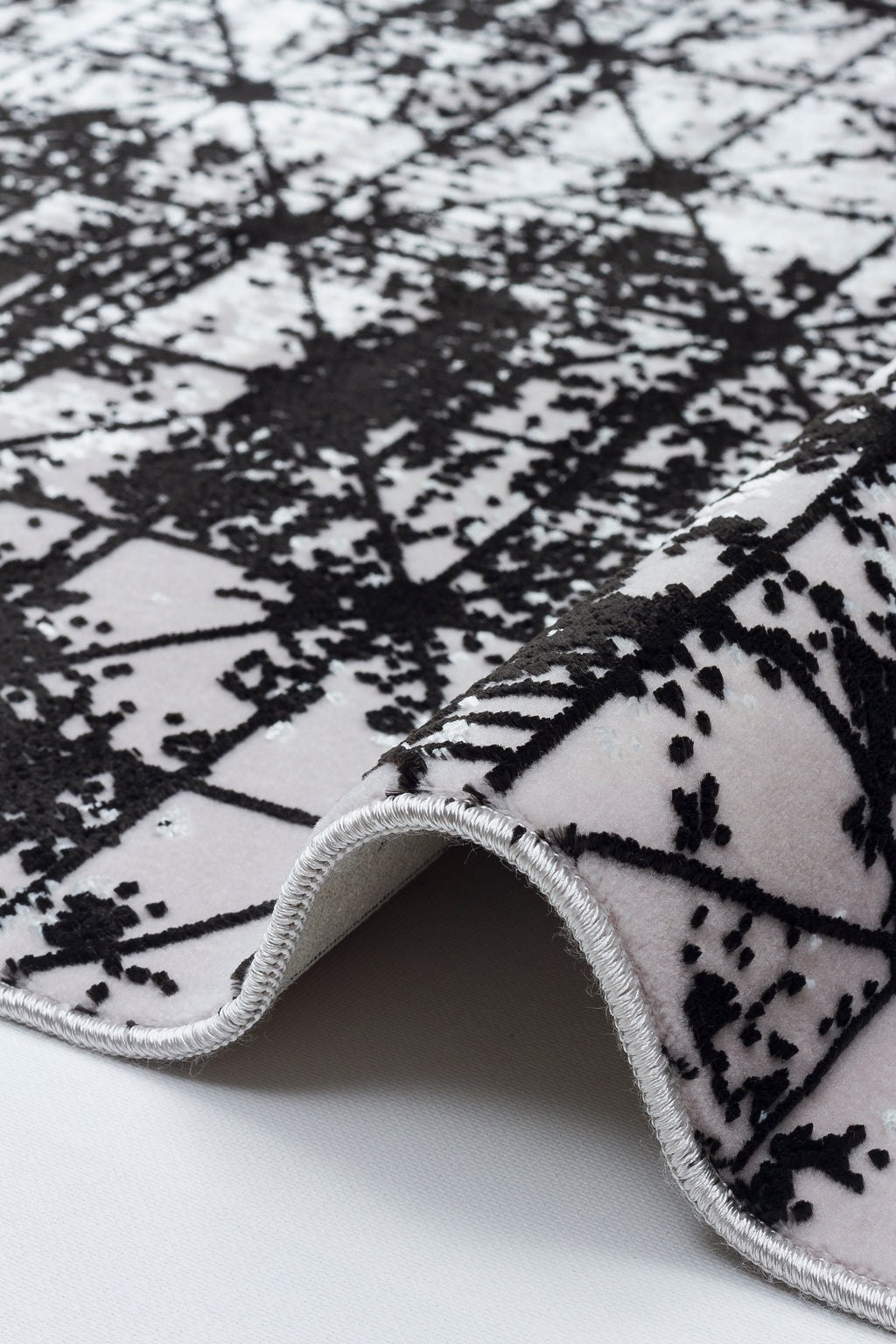 LOTUS 8019-T-GRİ/SİYAH Sentetik Bambu Parlak Saten Salon Koridor Mutfak Halısı