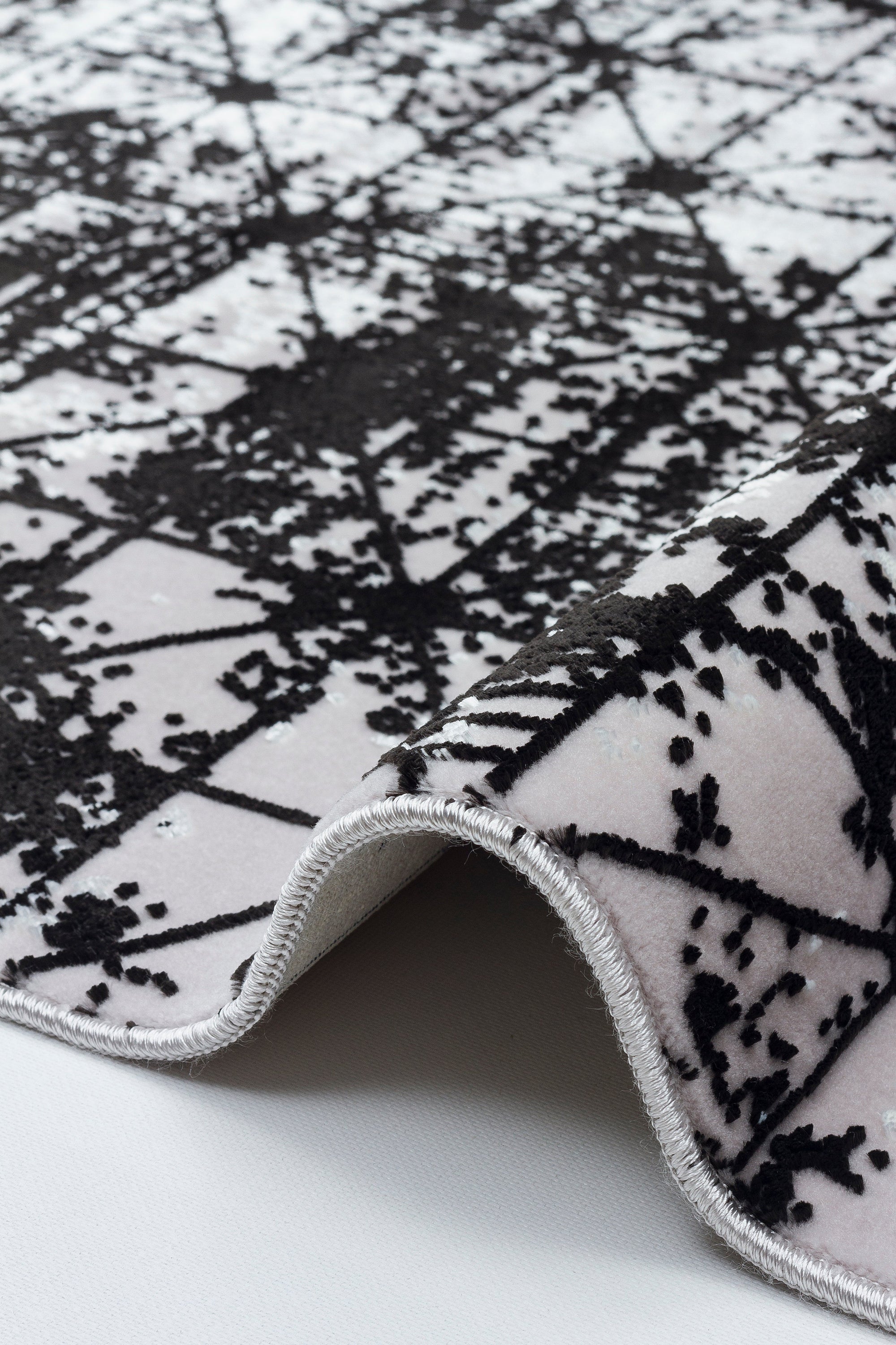 LOTUS 8019-T-GRİ/SİYAH Sentetik Bambu Parlak Saten Salon Koridor Mutfak Halısı