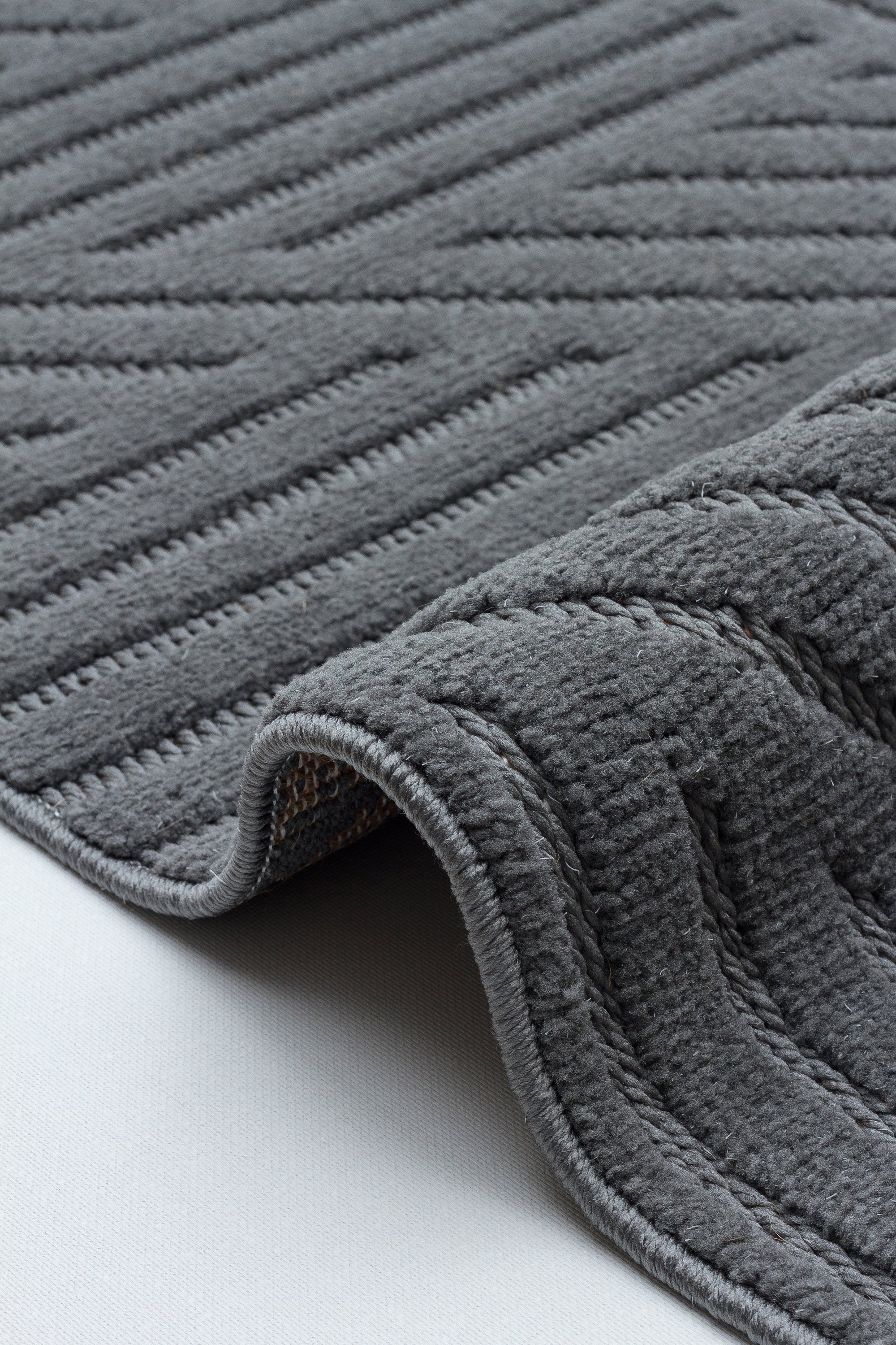 MİLAS C13-ANTRASİT Kabartmalı Modern Geometrik Desenli Salon Koridor Mutfak Halısı