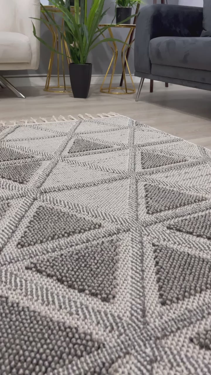 OSLO 5003-T GRİ/KREM Yumuşak Bukle (Loop) Dokuma Geometrik Desenli Salon Mutfak Koridor Halısı